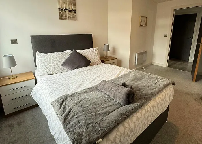 Stunning 2 Bed In City Centre With Free Parking - Sleeps 7