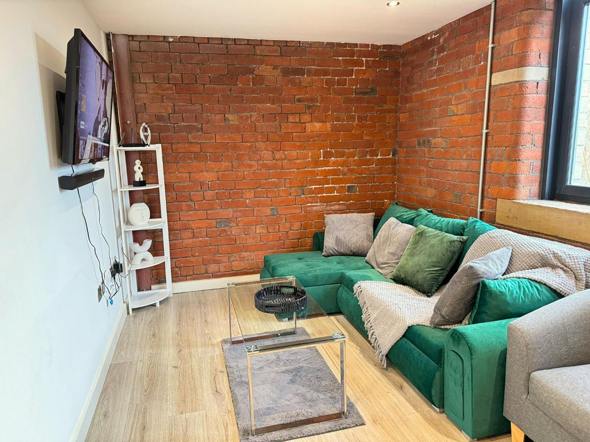 Apartment Stunning 2 Bed In Centre With Free Parking - Sleeps 7