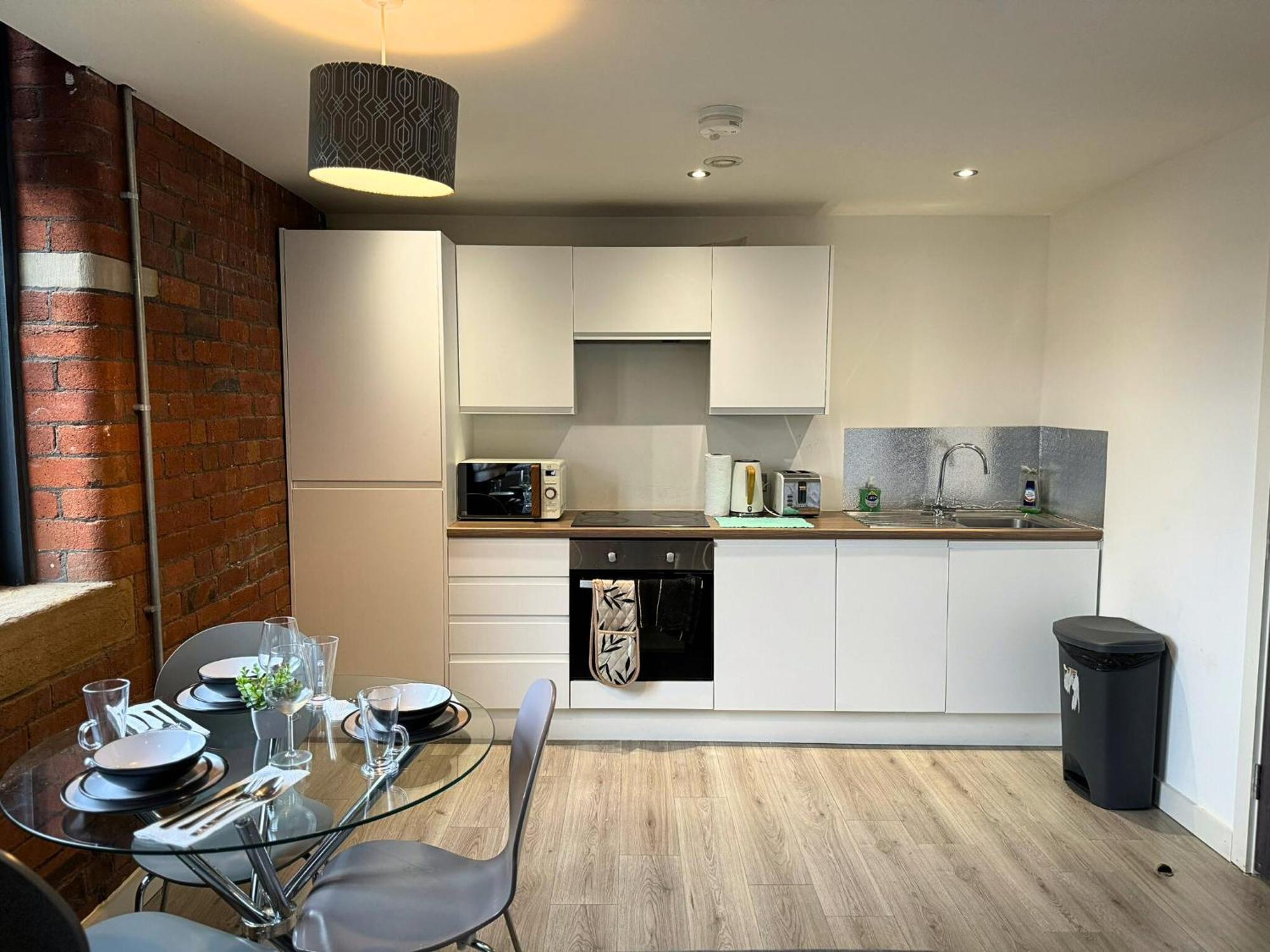 Stunning 2 Bed In Centre With Free Parking - Sleeps 7