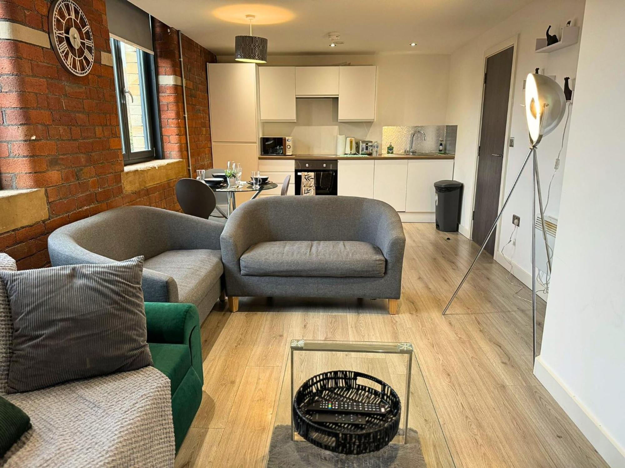 Apartment Stunning 2 Bed In Centre With Free Parking - Sleeps 7