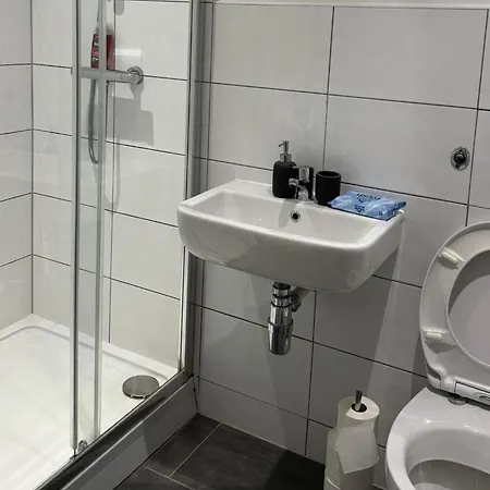 Stunning 2 Bed In City Centre With Free Parking - Sleeps 7 Bradford  Exterior foto