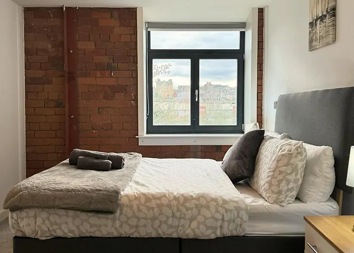 Stunning 2 Bed In City Centre With Free Parking - Sleeps 7