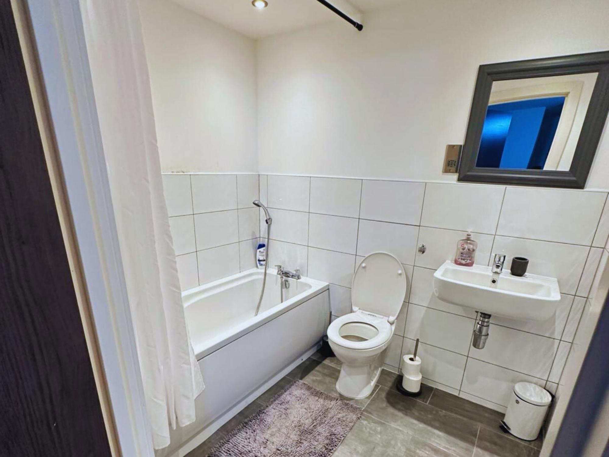 Apartment Stunning 2 Bed In Centre With Free Parking - Sleeps 7 Bradford (West Yorkshire)