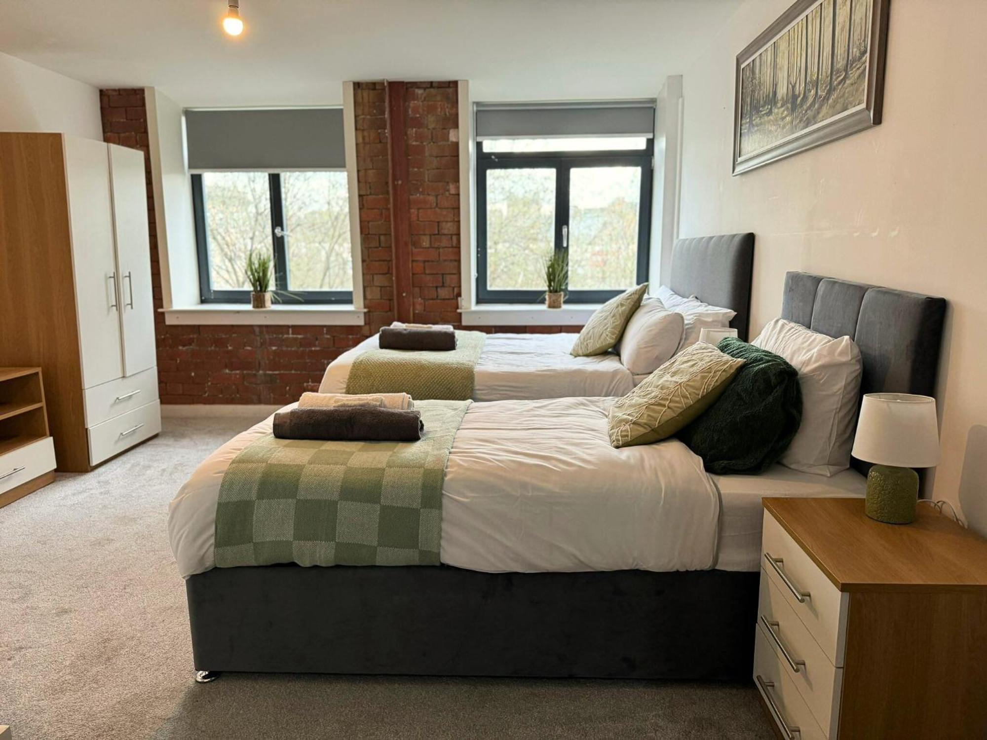 Apartment Stunning 2 Bed In Centre With Free Parking - Sleeps 7