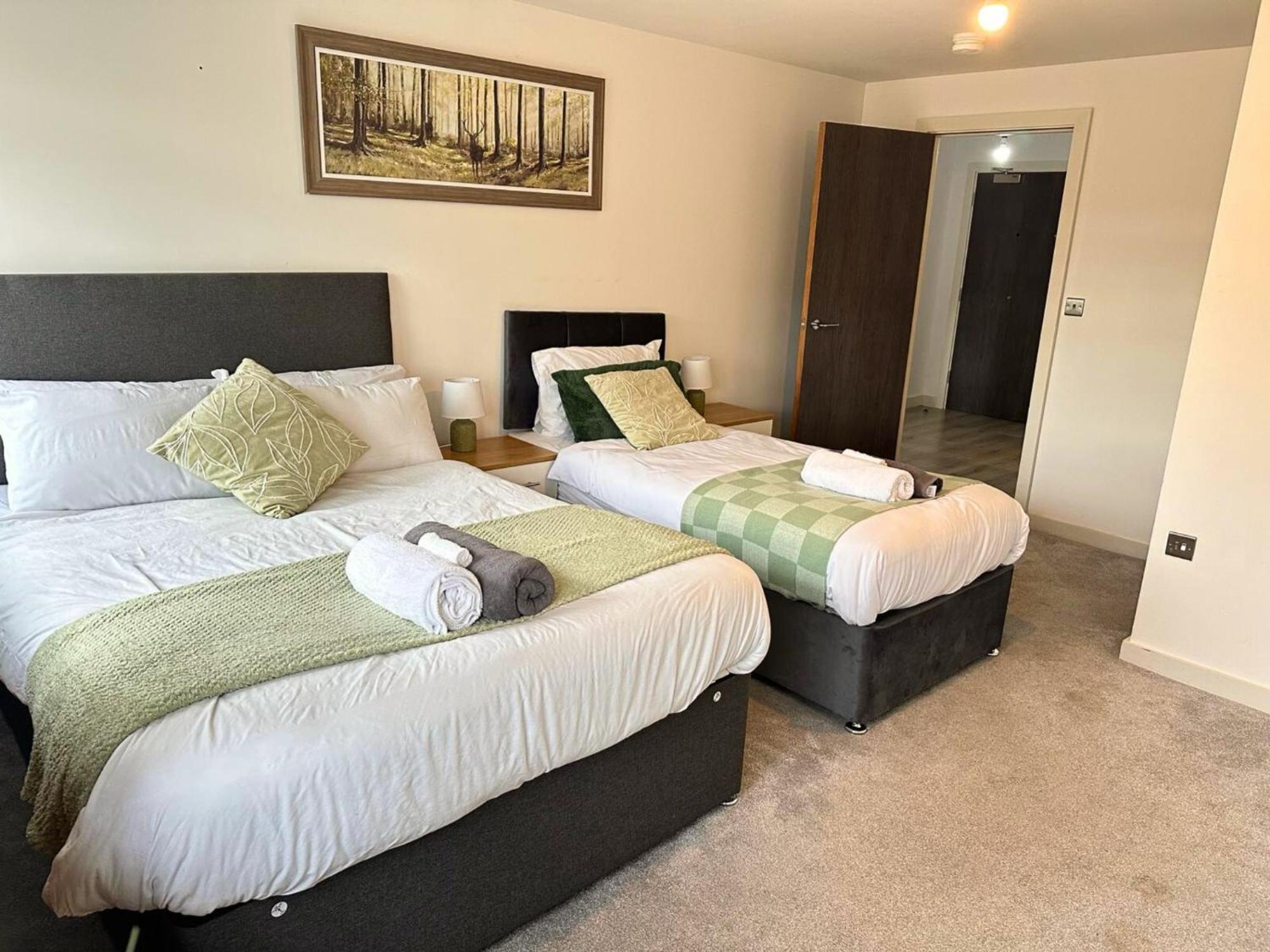 Apartment Stunning 2 Bed In Centre With Free Parking - Sleeps 7 *